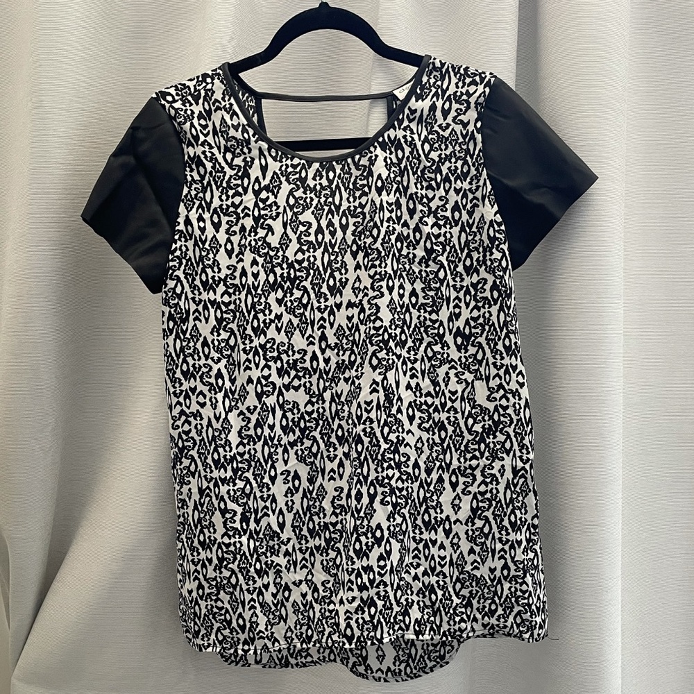 Dynamite Leather sleeve tshirt size M